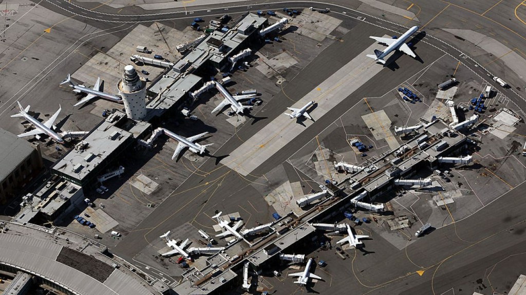 airplaine-noise-news-airport-birdseye-view